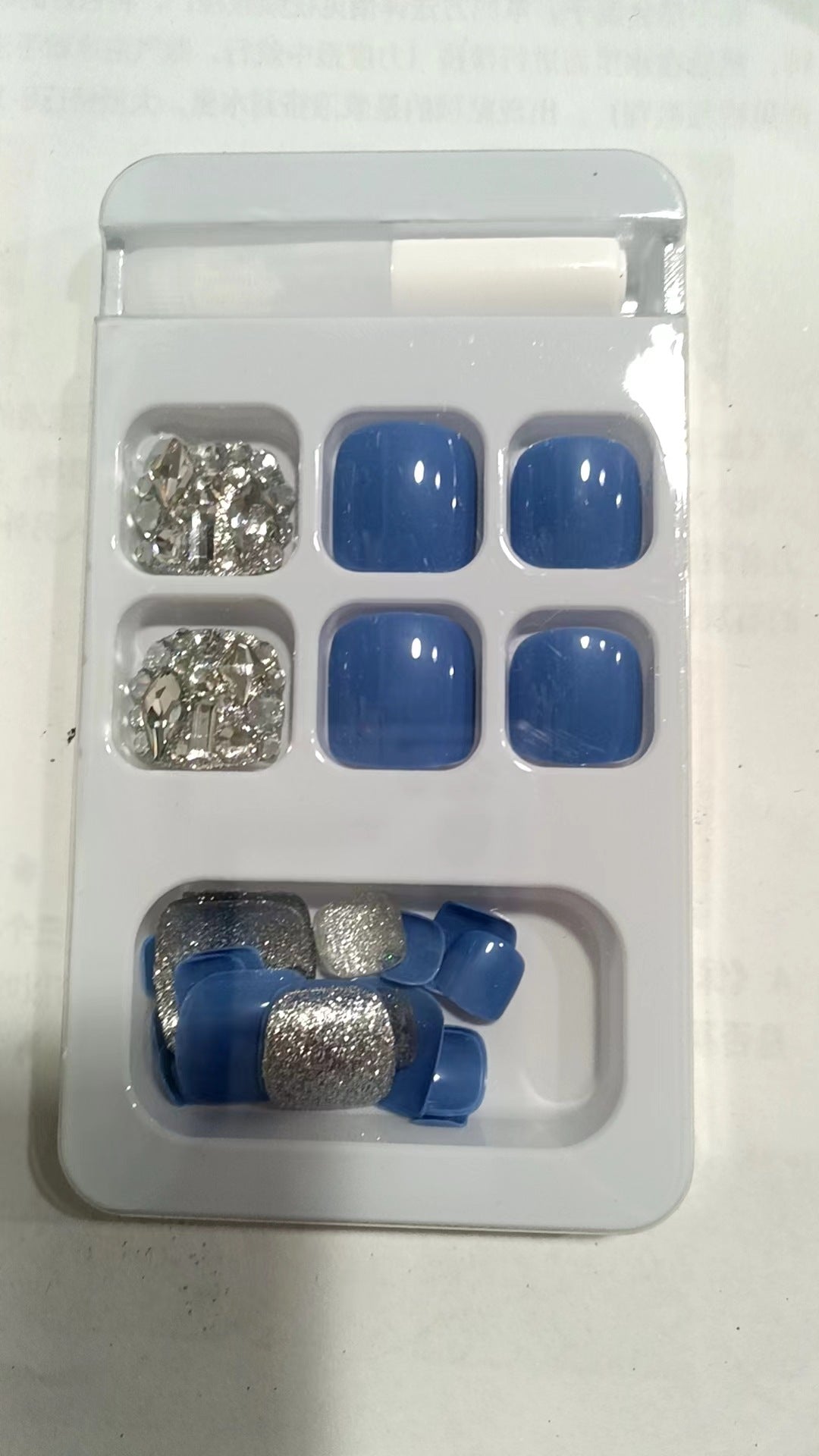 Dekoratives Press-On Nagelset mit Strassakzenten Brehn