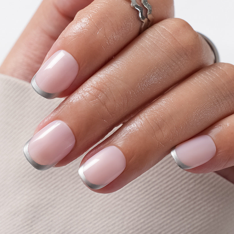 Künstliche Nägel Im Natürlichen French-Tip Design Brehn