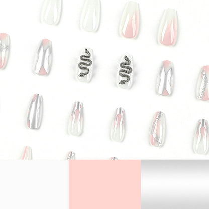 Kunstvolle Nagelverlängerungen mit Schlangen-Design Brehn