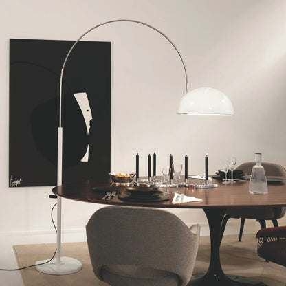 Bogenförmige moderne Stehlampe