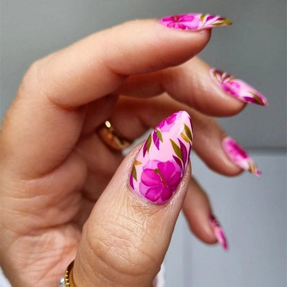 Kunstnägel mit aufregendem floralen Design Brehn