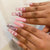 Kunstnagelset mit romantischen Schmetterlingsdesigns und Glitzerakzenten Brehn