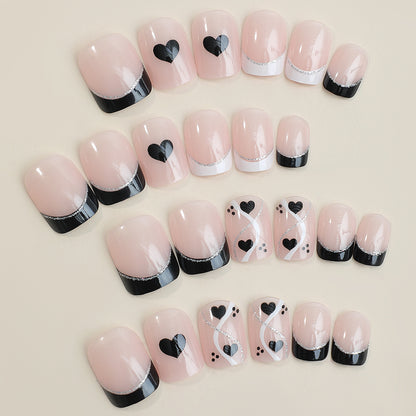 Kreatives Kunstnagelset mit süßem Herzdesign Brehn