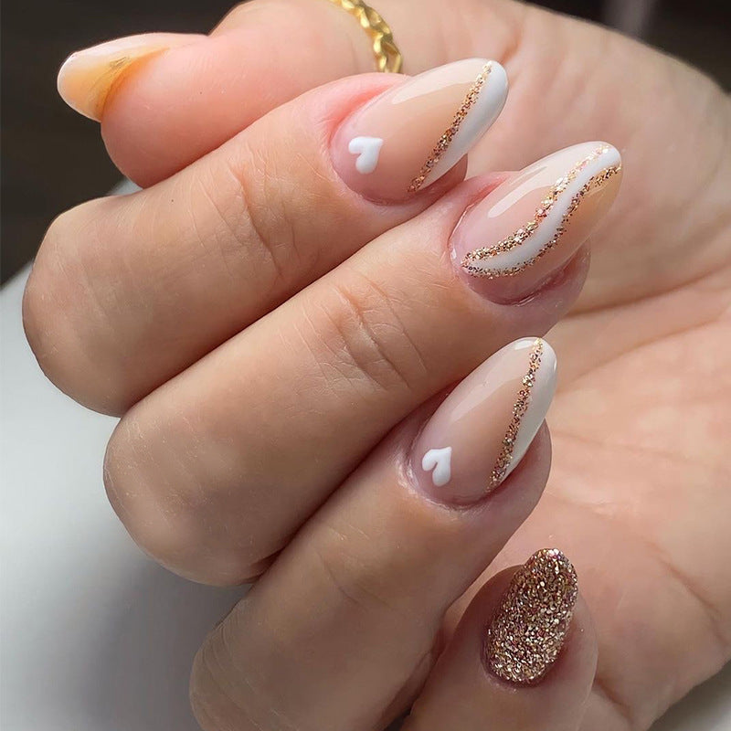 Glamouröse Nagelkunst mit filigranem Glitzereffekt Brehn