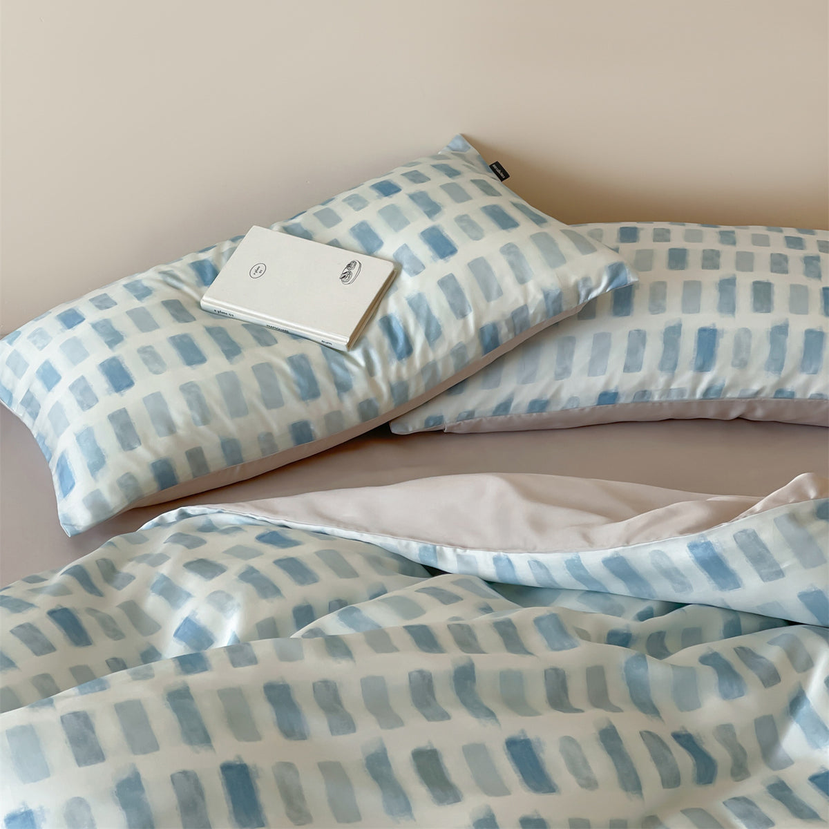 Luxuriöses Satin-Bettwäsche-Set mit floralem Aquarellprint, Volantkanten und Wendefunktion
