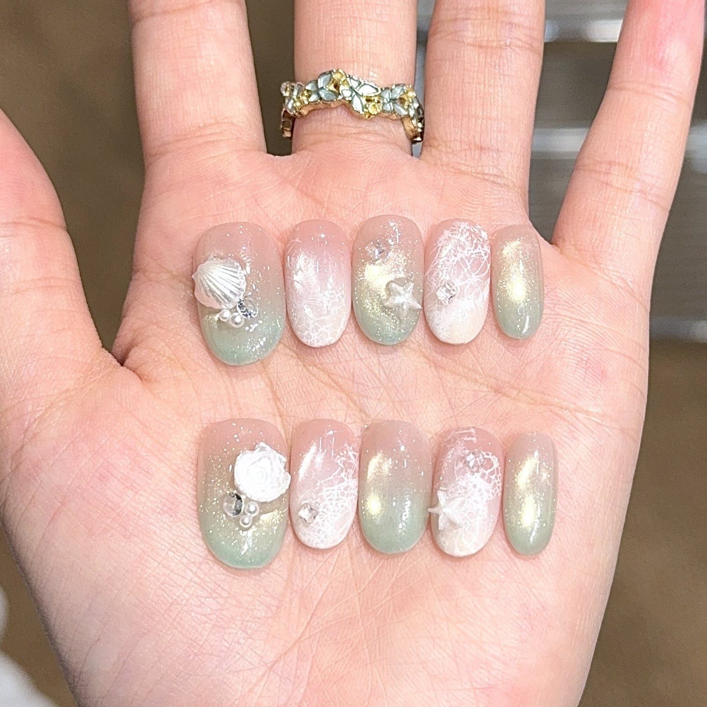 Künstliche Nagelspitzen mit Maritimem Design und Glitzereffekten Brehn