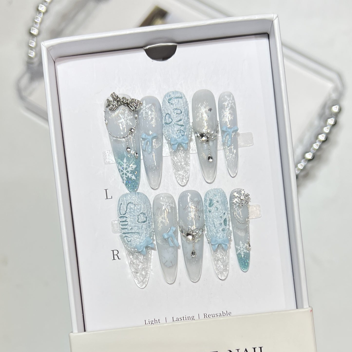 Dekorative mit Strass verzierten Stiletto-Nägel Brehn