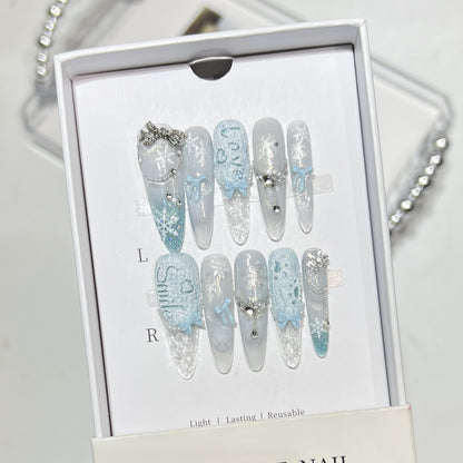 Dekorative mit Strass verzierten Stiletto-Nägel Brehn