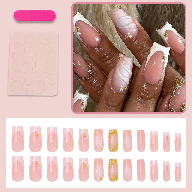 Kunstnagelset mit eleganten Goldakzenten Brehn