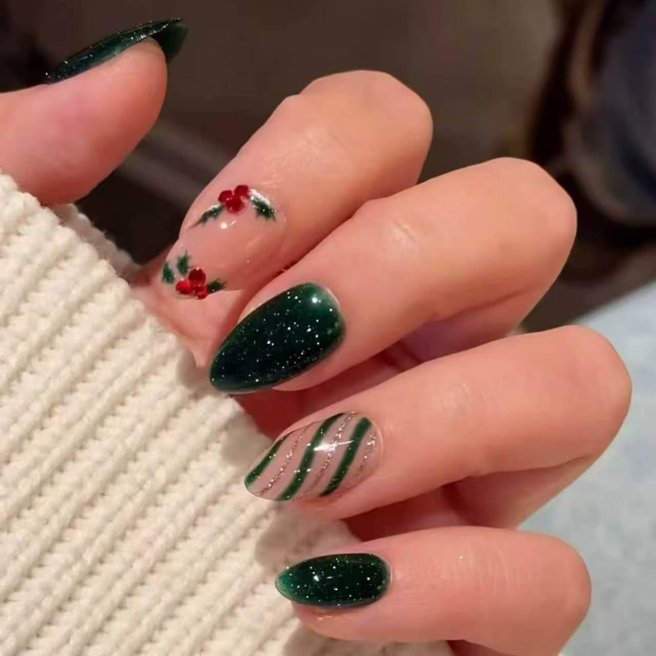 Festliche Feiertags-Nagelkunst-Verzierungen Brehn