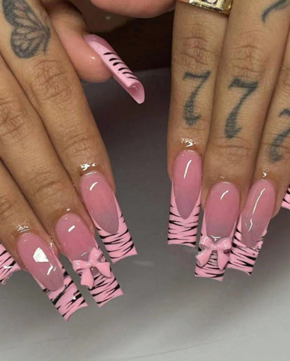 Künstlerische Zebra-Print-Nagelerweiterungen Brehn