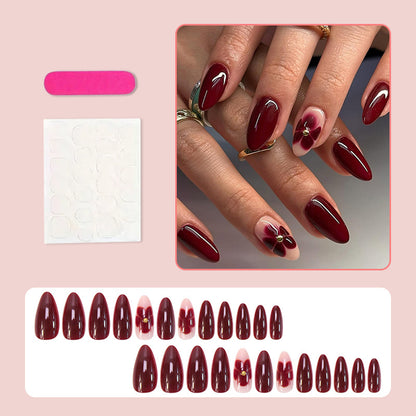 Kunstnagelset mit modernen Blütenakzenten Brehn