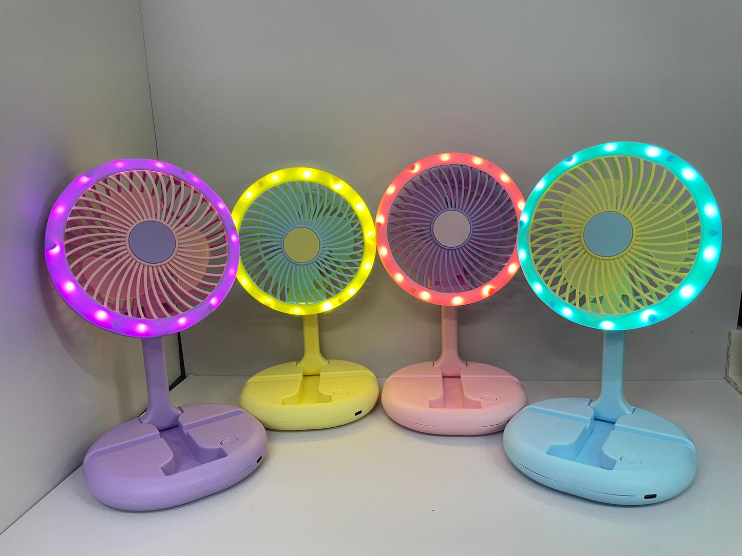Unisex Kreativer LED Tischventilator mit drehbarem Kopf Brehn