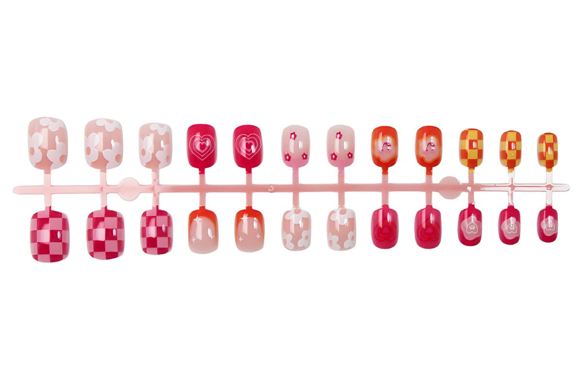 Kunstnagelset mit verspielt-romantischen Designs Brehn