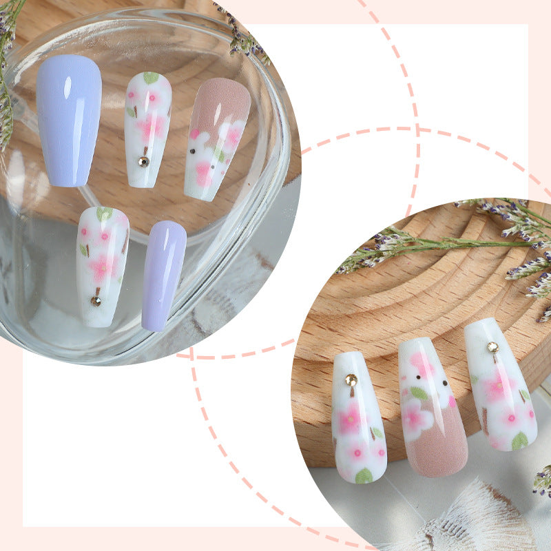 Elegantes Press-On Nagelset mit floralen Akzenten Brehn 1788496046