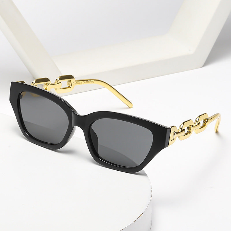 Luxe Fashion Katzenaugen-Sonnenbrille mit Statement-Kette Brehn
