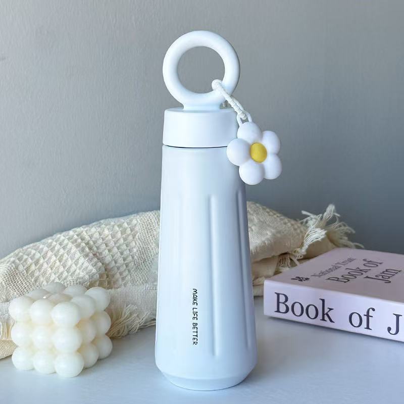 Damen stilvolle Wasserflasche mit praktischem Tragegriff Brehn