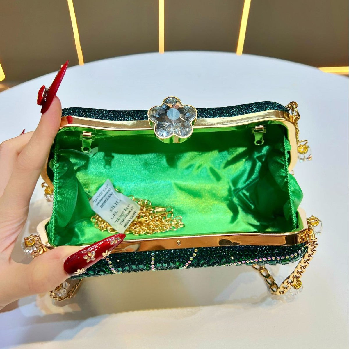 Glitzernde kristall-besetzte Abendhandtasche