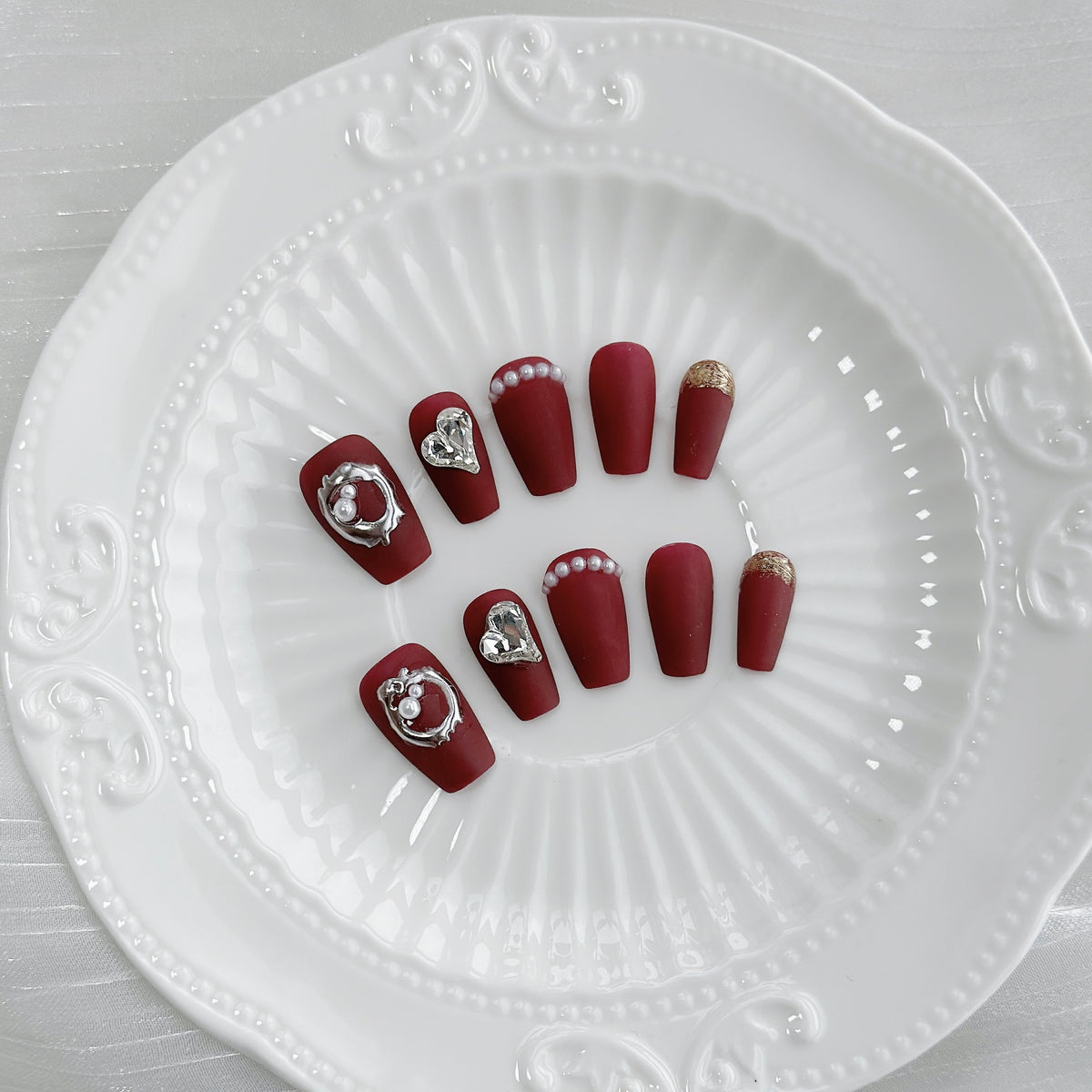 Dekoratives Mattes Press-On Nagelkunst Set
