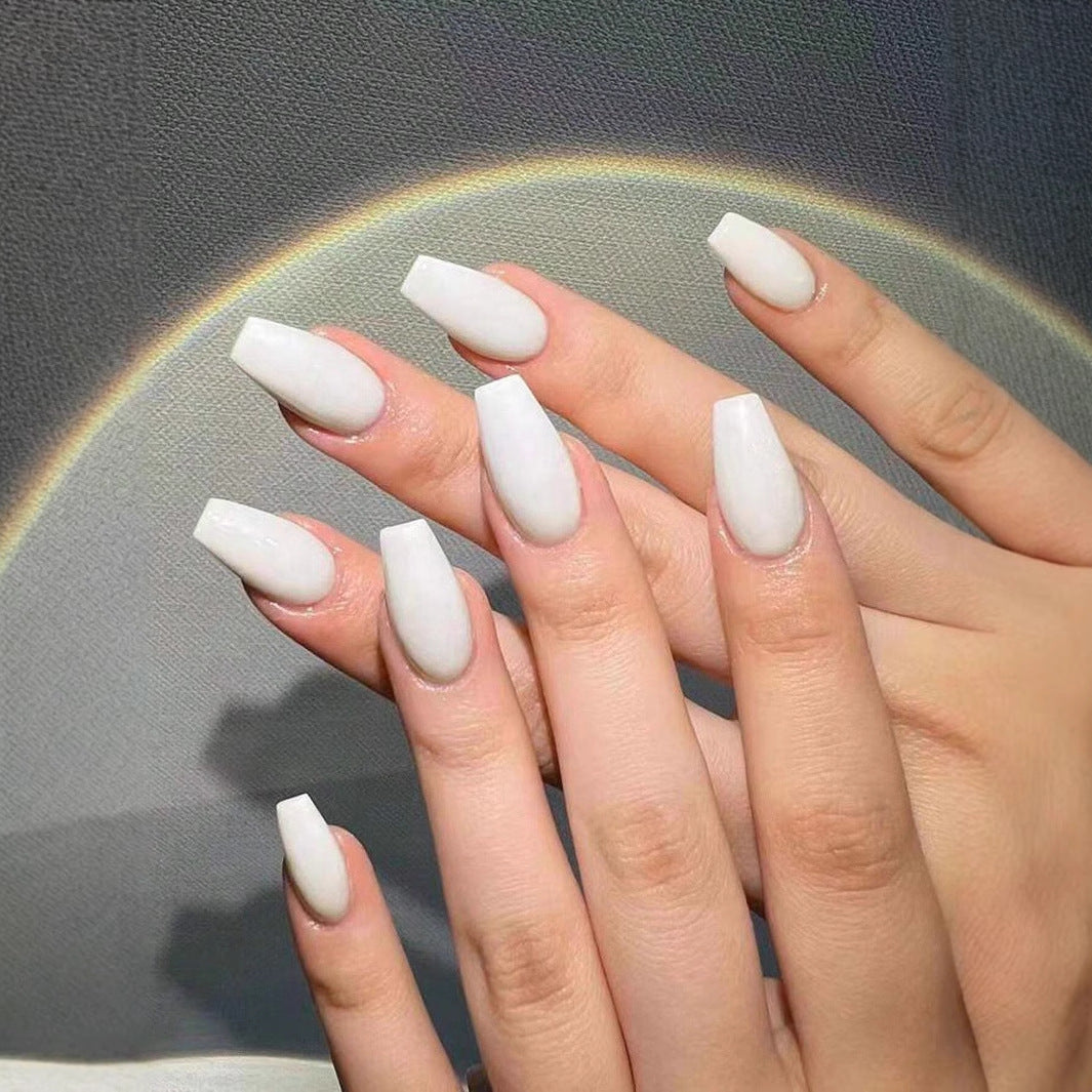 Kunstnägel mit elegantem Hochglanz-Finish Brehn