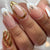 Dekoratives Press-On Nagelkunstset mit hochwertigen goldenen Akzenten Brehn