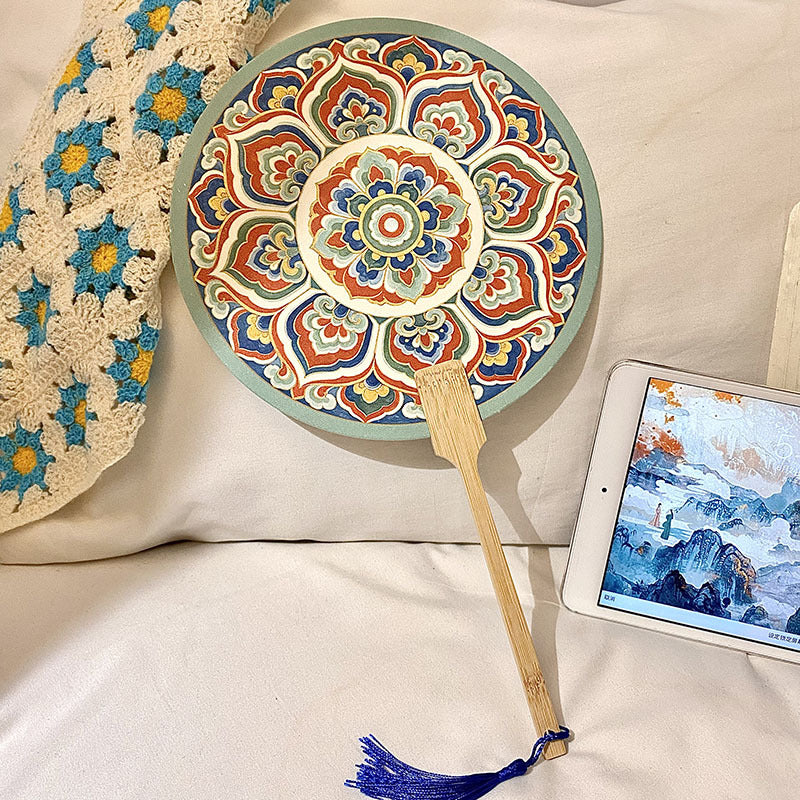 Handgefertigter Fächer mit Kunstvollem Motiv Brehn