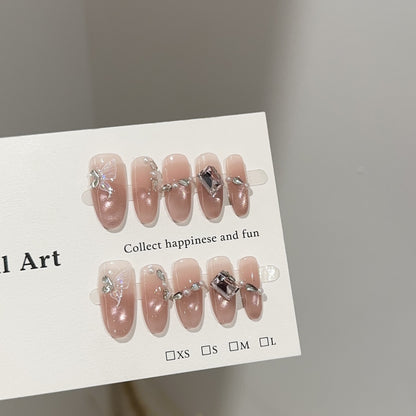 Elegantes Press-On-Nagelkunst-Set mit dekorativen Akzenten