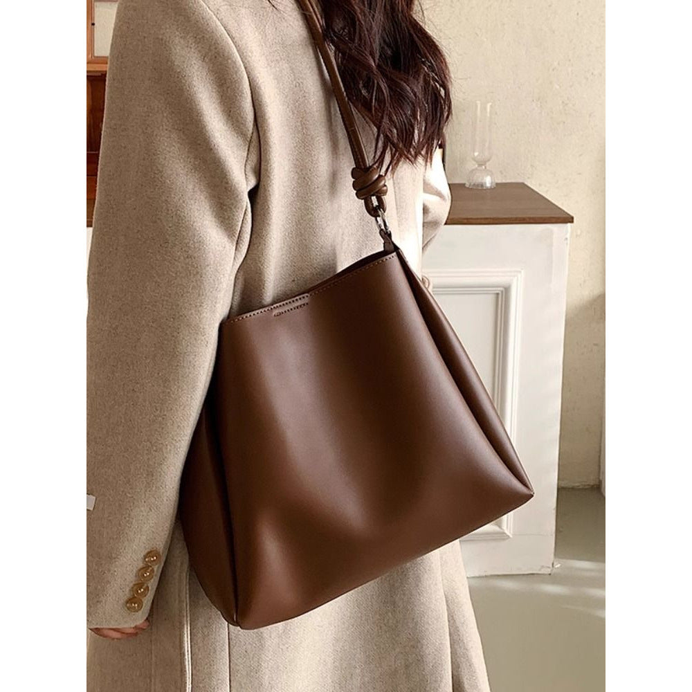 Schlanke Minimalistische Schultertasche Brehn