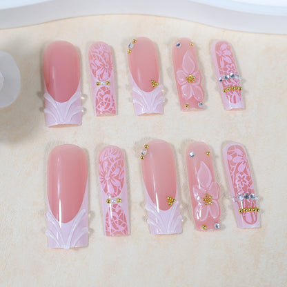 Kunstnagelset mit floralen Designs und funkelnden Akzenten Brehn