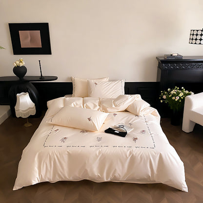Bestickte Baumwollsatin Bettbezugset mit floralem Muster und Schriftzug-Rand