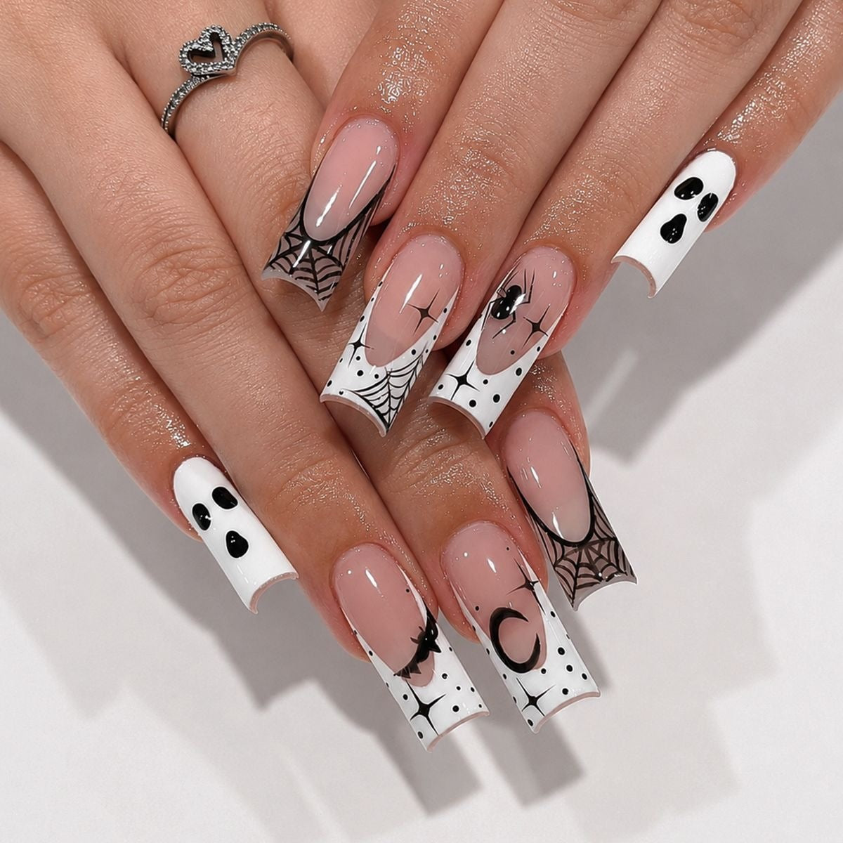Kunstnagelset mit Halloween-Motiven und kreativen Designs Brehn