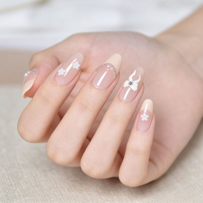 Elegante florale Press-On-Nagelkunst Brehn