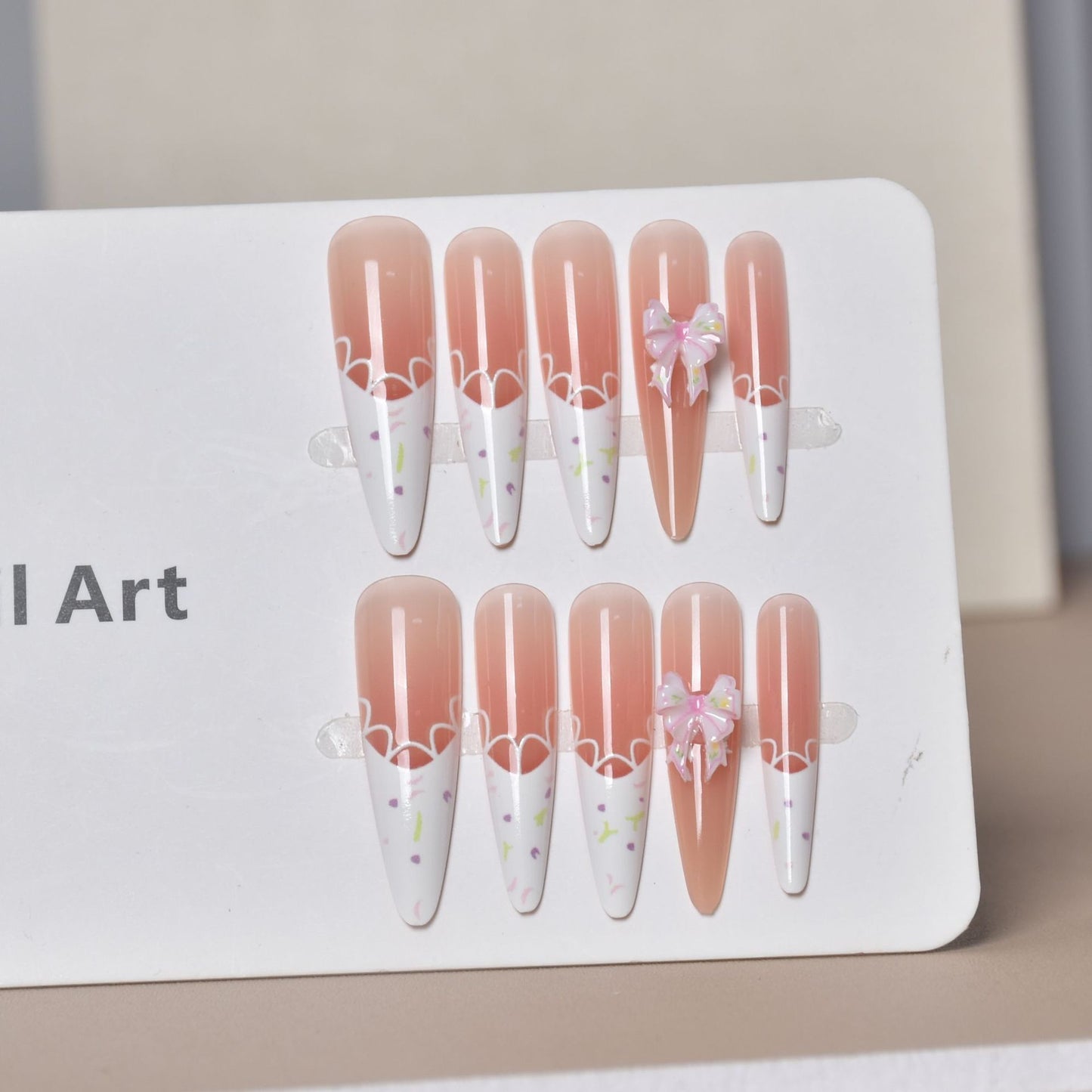 Künstlerisches Floral Press-On Nageldesign Brehn
