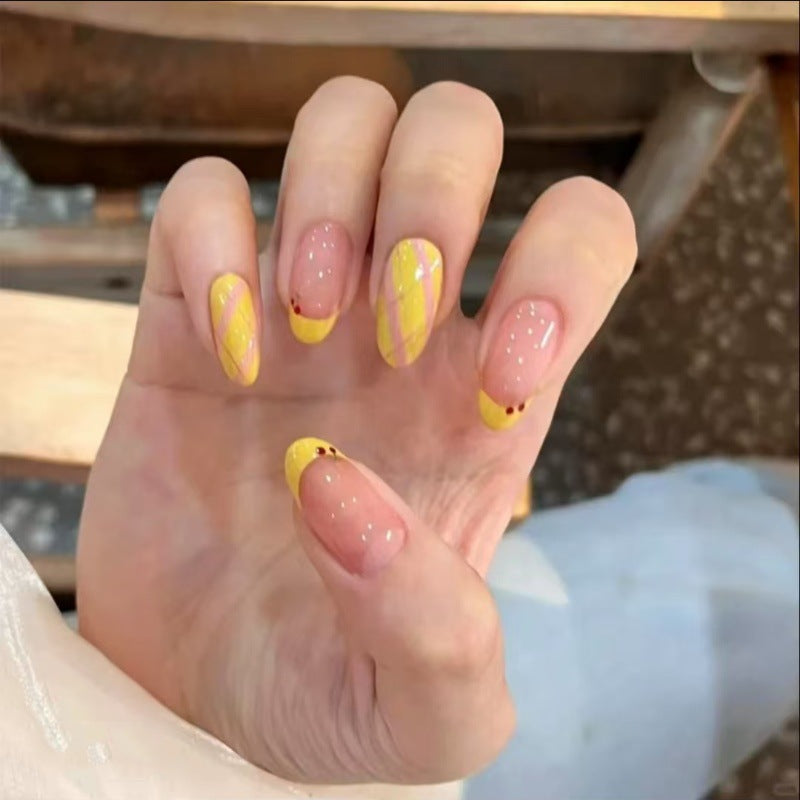 Kunstnagel-Set mit fröhlichem Frühlingsdesign Brehn