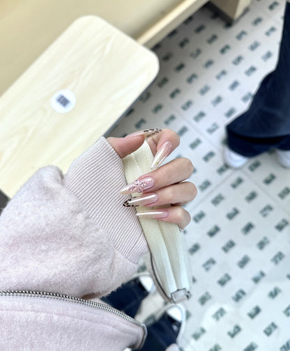 Elegante Press-On Nagelkunst