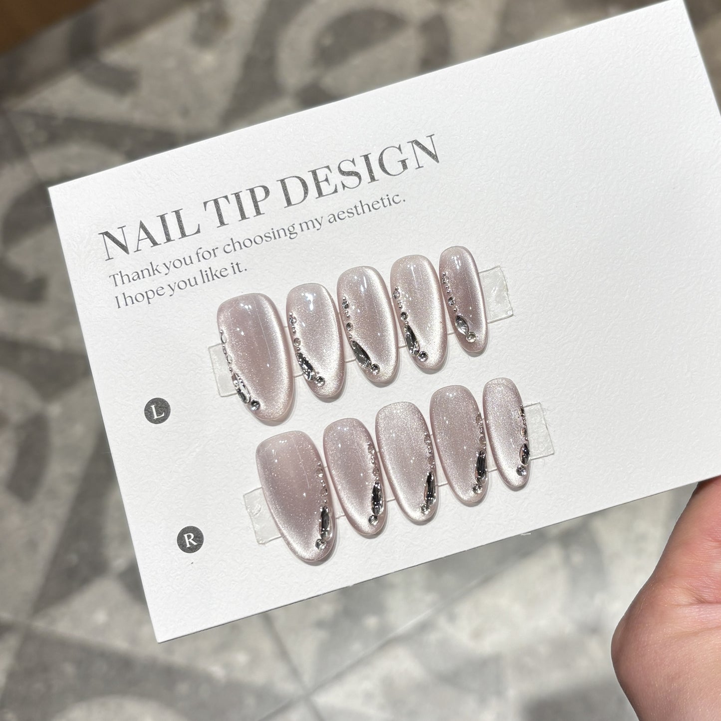 Elegante Kunstnagelspitzen mit Glitzereffekten Brehn