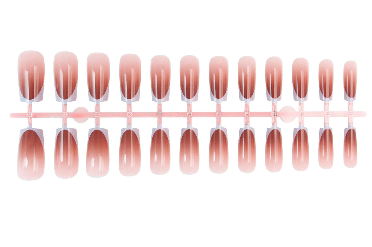 Kunstnagelset mit elegantem French-Tipp und modernem Ombre-Effekt Brehn