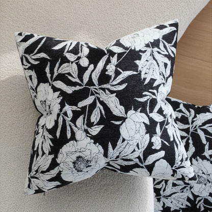 Quadratischer Zierkissenbezug mit kontrastierendem botanischem Linienprint und softem Leinen-Mix Brehn