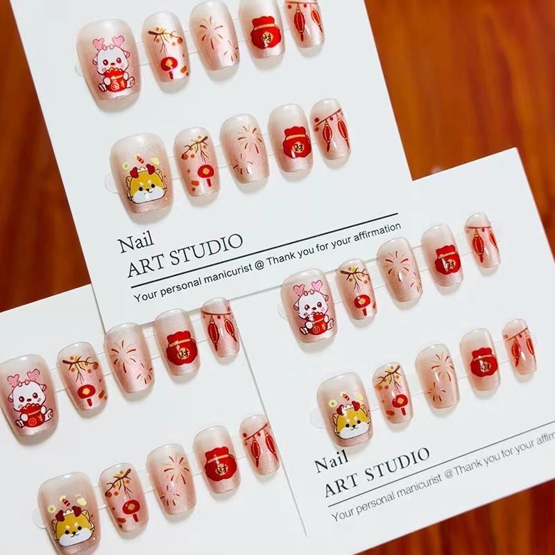 Kreative Nagelkunst mit Fantasie-Motiven Brehn