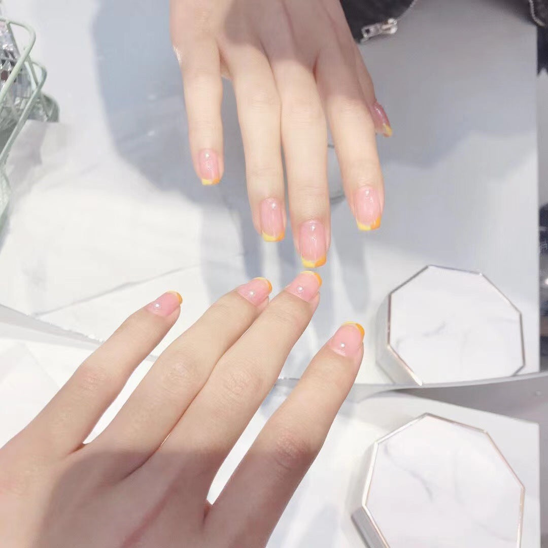 Kreatives Nageldesign mit elegantem Farbverlauf Brehn