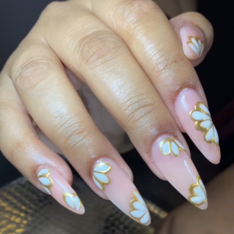 Elegante blumengeschmückte Press-On Nagel Set Brehn