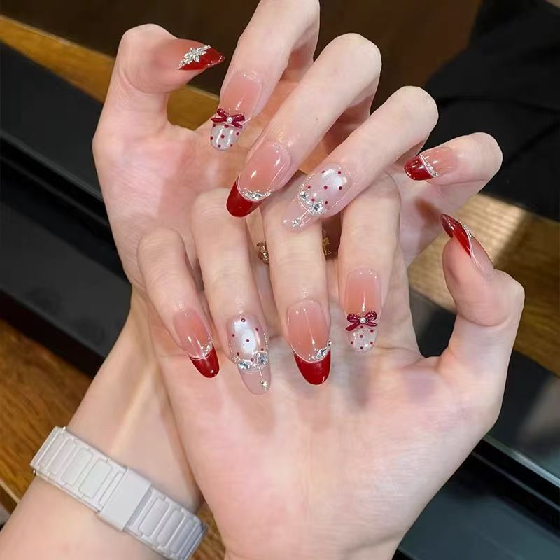 Eleganter festlicher Press-On-Nagelset Brehn