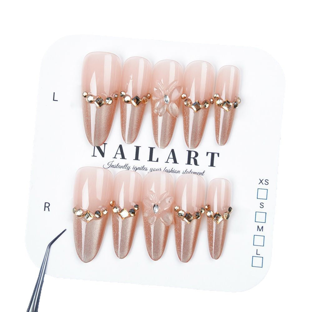 Dekoratives Druck-Nagelset mit floralen Akzenten Brehn
