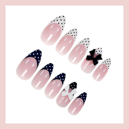 Kunstnagelset mit verspieltem Schleifendesign Brehn
