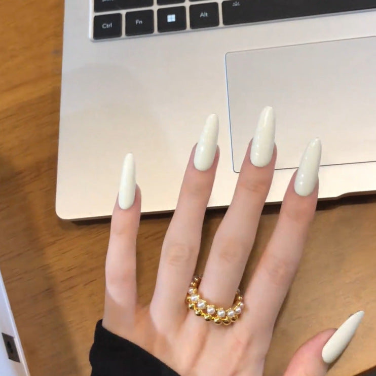 Glamouröse Kunstnägel mit Eleganten Akzenten Brehn