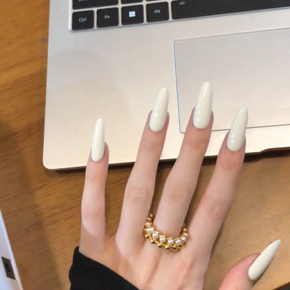 Glamouröse Kunstnägel mit Eleganten Akzenten Brehn