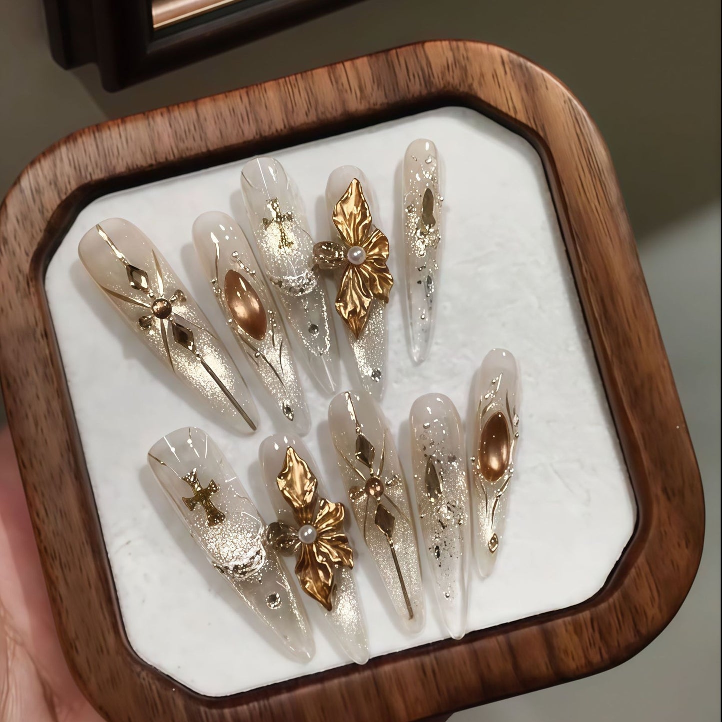 Kunstnägel Im Eleganten Gold-Design Brehn
