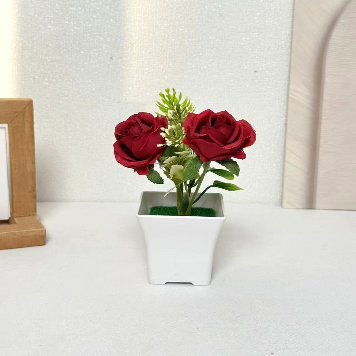 Elegante dekorative Blumenarrangement für die Heimdekoration