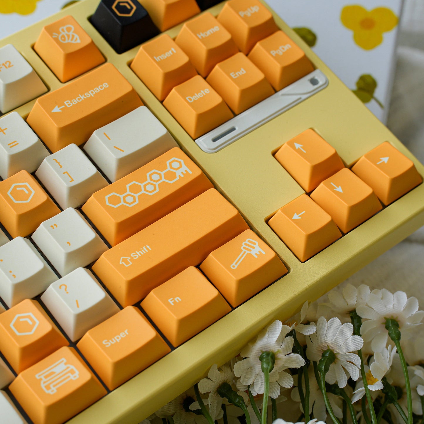 Retro-themed Mechanische Tastatur Brehn