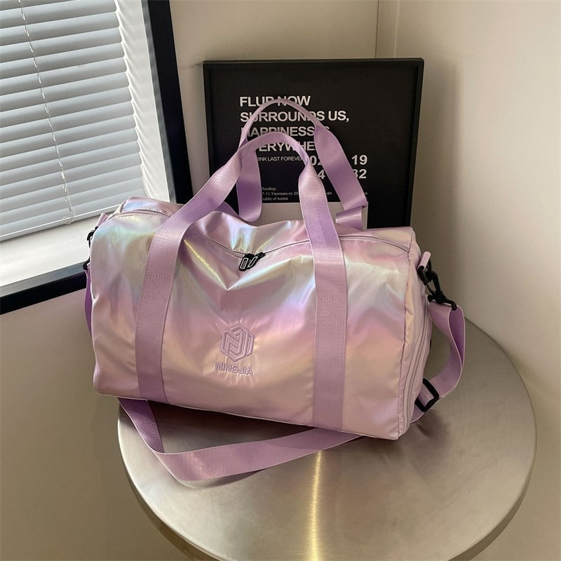 Damen Sportliche Reisetasche im futuristischen Design Brehn